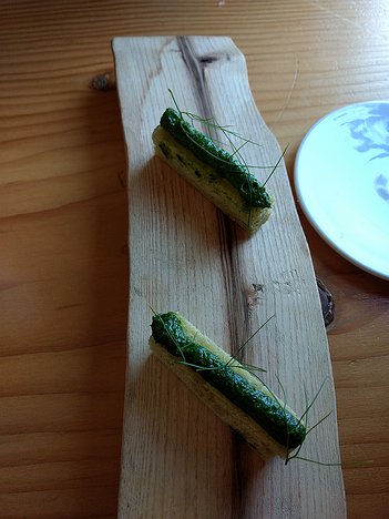 20180627_IMG125955613_MotoG4-JEB bread finger with ransomes (wild garlic) topping and dill