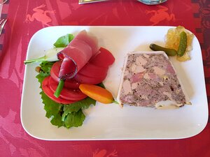 20200709_IMG125642_Pixel3a-JEB LA FAMEUSE TERRINE DU CHEF au foie blond, petite salade de saison