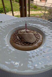 20250512_PXL123423543_Pixel7a-JEB Birthday dessert - Mousseux au café, moelleux et éclats de noisettes, creme glacée a l’'anis étoilée et lait fermenté