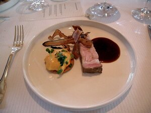 20150213_SAM_7812_ES71 main: Cote de veau tranchée épaisse, Sable au Parmesan, carottes mousseuses et crispy de salsifis