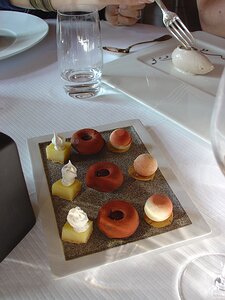 20101014_DSC00843_DSCV1 Mignardises and, in the background, Gourmet: Fondant au chocolat, crème glacée marron, truffes