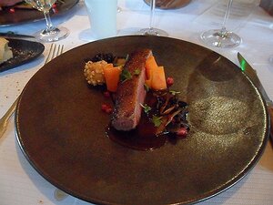 20131119_SAM_1479_ES71 Main: Canard, trompettes des Maures, pommes amandines et grenade, aubergines et carottes jaunes