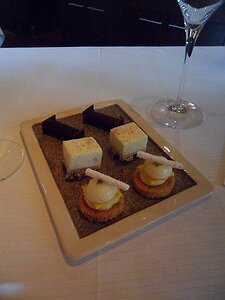 20131119_SAM_1484_ES71 Sucreries: chocolate cigar, coconut cream biscuit, lemon curd meringue