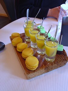 20091221_DSC00450_DSCV1 mango macaroons, peppermint and chocolate marshmallows, passion fruit jellies