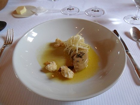 20141025_SAM_7627_ES71 starter: foie gras, jus de passion, files de daikon et chou-fleur