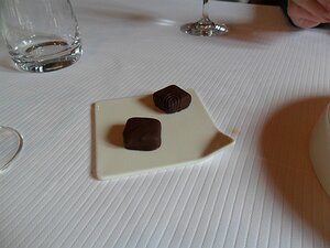 20141025_SAM_7634_ES71 chocolates to go with the coffee