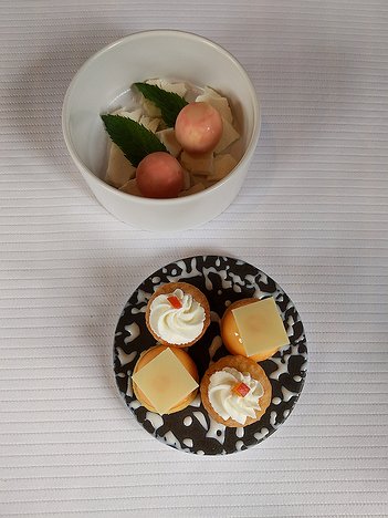 20210628_PXL120234183_Pixel3a-JEB Sucreries: apricot sponge financier, apricot and lemon on biscuit, liquid apricot balls