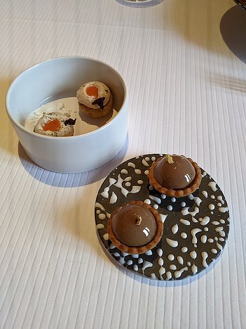 20221128_PXL130042530.MP_Pixel3a-JEB sucreries: carrot cake with praline mousse and coffee tartlets