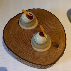 20240702_PXL103824049.MP_Pixel7a-JEB amuse bouche - sable avec chou-rave et mûre