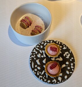 20240702_PXL121619239.MP_Pixel7a-JEB tartlet fraise et rouleau sesame blanc fraise