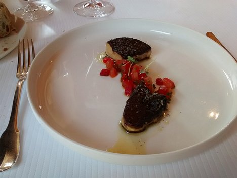 20150731_DSC0120_MotoG-JEB Menu Tentation: Foie gras de canard grillé, tomate et rhubarbe au radis et Campari