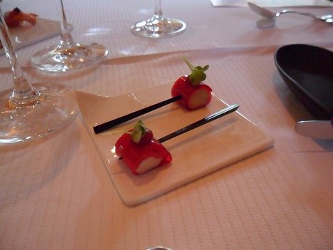 20140506_SAM_1598_ES71 amusettes - foie gras with beetroot jelly