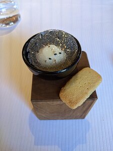 20230207_PXL125314173.MP_Pixel3a-JEB Prémisse sucrée ganache chocolat blanc, gingembre, sesame and citron brittle