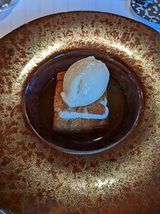 20230207_PXL130425697_Pixel3a-JEB Savarin moelleux et croquant, bouillon clémentine, crème très vanillée et sorbet kiwi