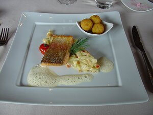 20070601_DSC02657_DSCV1 main: Le Filet de Truite du Val d’Orbey, Ragoût de Fenouil à la Crème et ses Pralins croustillants de Riz