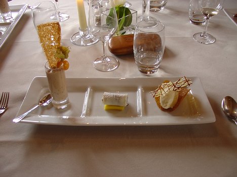 20070126_DSC02309_DSCV1 dessert: chocolate mousse; spring roll myrtille; miel sapin ice cappuchinos