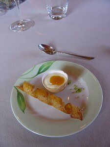 20070406_DSC02519_DSCV1 pre-dessert: mousse au chocolat blanc et coulis de mangue