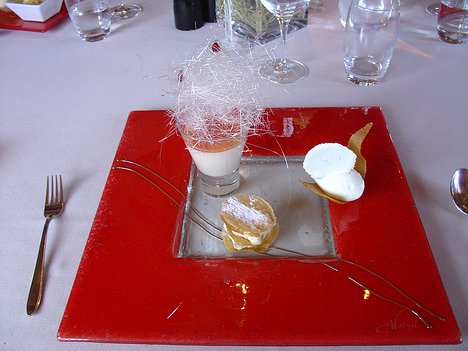 20070406_DSC02520_DSCV1 dessert: la mousse yaourt orange sanguine, mille-feuilles croquant au miel Turc et sa glace à l’huile de citron