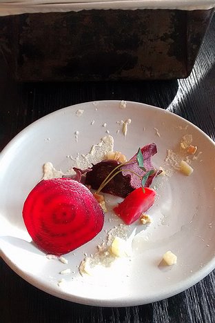20151025_IMG134134767_MotoG-JEB Heritage beetroot, fermented apple and pine (individual portion)
