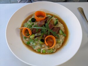 20220611_PXL175006983_Pixel3a-JEB main: Risotto Carnaroli aux écorces de Citron/Fèves/Petits pois, cuisses de Cailles grillées au Tandoori