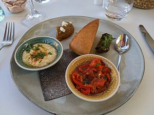 20220611_PXL172116342_Pixel3a-JEB Les Mezzes Libanais :Caviar d'Aubergines, Houmous/Méchouia/Feuilles de Vigne farcies