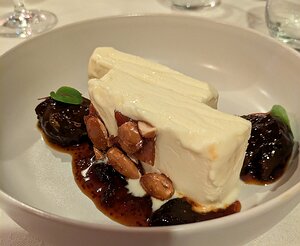 20240623_PXL193749841_Pixel7a-JEB Semifreddo allo squacquerone con fichi caramellati e mandorle (Squacquerone soft cheese semifreddo with caramelized figs and almonds) 8€