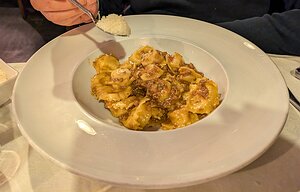 20240622_PXL182843544_Pixel7a-JEB Cappelletti della tradizione, (burro e noce moscata, ragù, in brodo) (Traditional home made pasta fi1led with cheese: with meat ragout) 14€