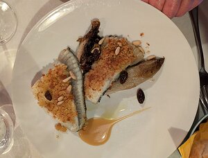 20240623_PXL184850825_Pixel7a-JEB Filetto di rombo con uvetta, pinoli, pane aromatizzato all'arancia ed indivia belga (Turbot fillet with raisins, pine nuts, orange bread and endive) 26€
