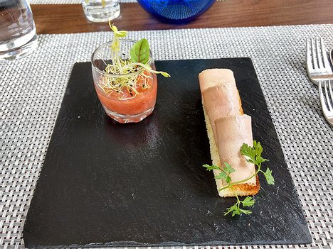 20170511_IMG124621588_HDR_MotoG4-JEB starter: Tartine briochée toastée copeaux de foie gras d'oie chutney de rhubarbe à la fleur de fenouil sauvage