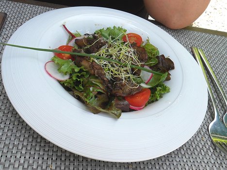 20140612_SAM_1735_ES71 22€ menu starter - Salade de foie de volaille et oignons nouveaux
