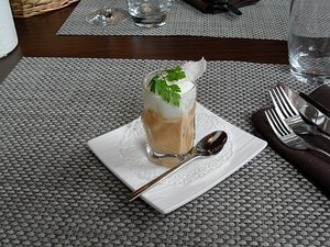 20121008_SAM_0846_ES71 amuse bouche: bisque de homard, mousse citronelle