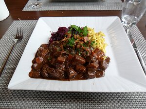 20121008_SAM_0850_ES71 Déjeuner d'Affaires main: Civet de biche, spätzles, chou rouge