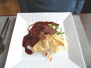 20121008_SAM_0851_ES71 Menu Carola main: Filet de Canette poêlé au poivre tellicherry (Originaire de la côte de Malabar en Inde son nez est épicé et boisé), Nouilles de riz, légumes