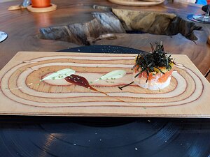20221030_PXL113838880_Pixel3a-JEB salmon sushi with rice base, nori, pickles, tobiko (flying fish) roe, wasabi, soy sauce