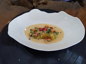 20221030_PXL115443454_Pixel3a-JEB rice flour and mango spring roll stuffed with zucchini, parmesan and basil on tuna with shellfish sauce and goji berries and herbs