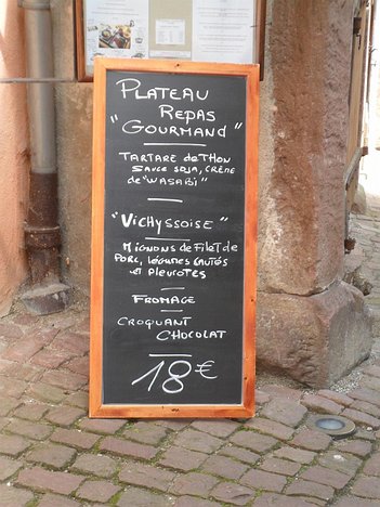 20120511_SAM_0598_ES71 We chose the 26€ and 37€ menus rather than the quick plateau repas gourmand