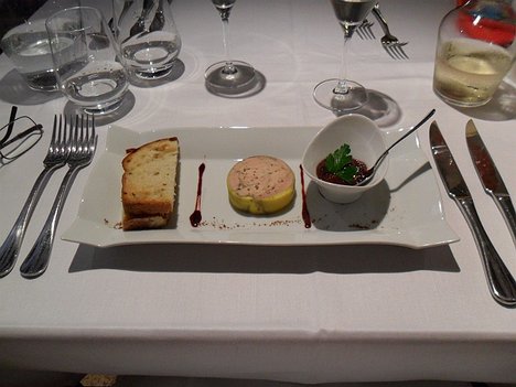 20120511_SAM_0602_ES71 starter (37€ - menu) - foie gras with fig chutney