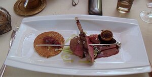 20111129_sam_0439_es71 Main course: Déclinaison de sanglier, eierkierla (=omelette), chutney de figue et rave rouge au galanga