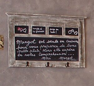 20100803_dsc00751_dscv-crop Margot est seule en cuisine pour vous preparer de bons petits plats. Alors elle espère en votre comprehension. Merci ---- service will be slow.