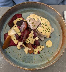 20250213_PXL123321717_Pixel7a-JEB La Pêche du moment (lieu noir), sauce hollandaise et betteraves en harmonie