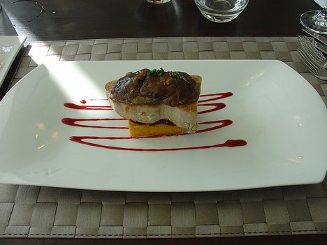 20101012_DSC00814_DSCV1 Thon rouge à la plancha, polenta et shiitake, un condiment griottes aigre doux