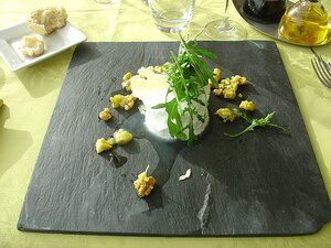 20080125_DSC04071_DSCV1 Un œuf en neige au lard paysan, …roquette, parmesan, artichaut et noix