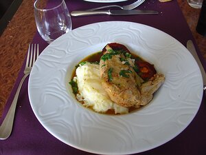 20090910_DSC00365_DSCV1 Supreme de volaille braise a l'ail, pommes de terre eclatees cremees, tomate sucree
