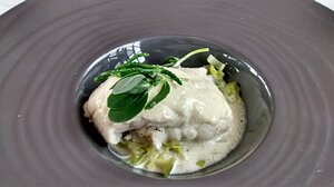 20140901_IMG124616137_HDR_MotoG-JEB Main: Paupiette de loup de mer, tombé de poireaux, beurre blanc au jus de coquillages