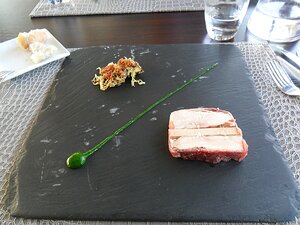 20130923_SAM_1456_ES71 starter: Pressé de poulet jaune, Cécina et foie gras, une salade de choucroute grillée et coriandre