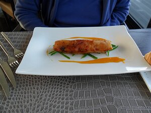 20130923_SAM_1457_ES71 starter: Lieu jaune au saté en croustille, pois gourmand, yuzu et mangue épicée