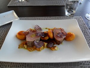 20130923_SAM_1458_ES71 main: Pièce de veau cuit à 58°C, gnocchis de potimaron, une marinière de girolles