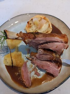 20210824_PXL111658850_Pixel3a-JEB main: Jarret d’agneau de 11h, jus au romarin, purée citronnée