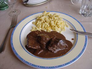 20100108_DSC00468_DSCV1 Cocotte de civet de biche grand-veneur (deer casserole, hunter style) and spaetzle