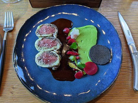 20220716_PXL114405230_Pixel3a-JEB Le boeuf (with funghi and cabbage wrap) Petit pois / framboise / Sarriette